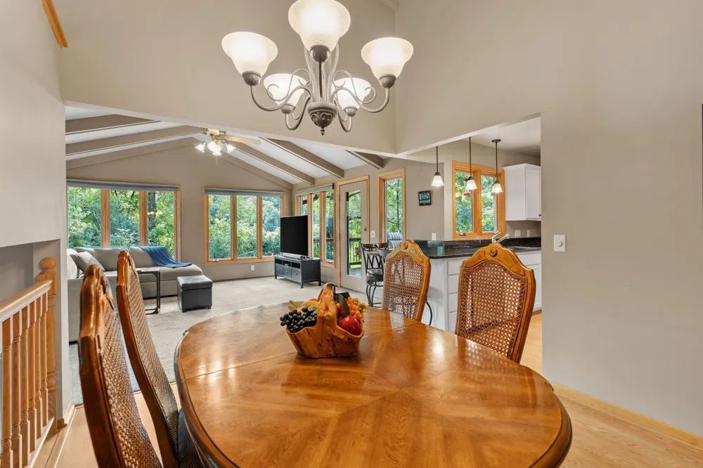 2821 Saddlebrooke Circle Minnetonka, MN 55305
