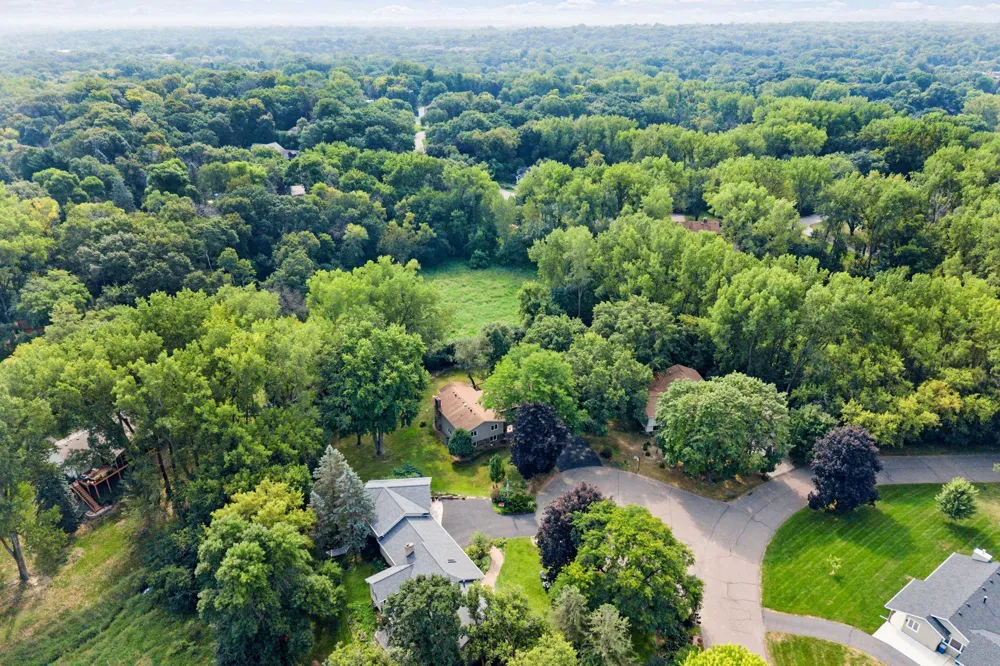 2821 Saddlebrooke Circle Minnetonka, MN 55305
