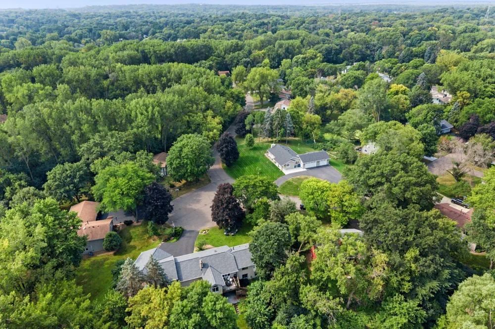 2821 Saddlebrooke Circle Minnetonka, MN 55305