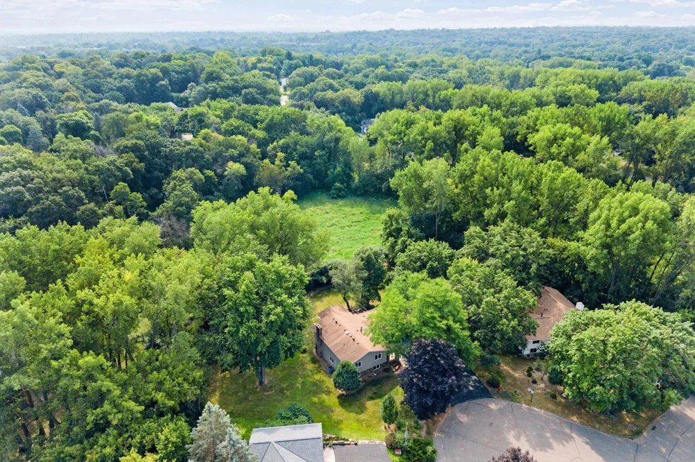 2821 Saddlebrooke Circle Minnetonka, MN 55305