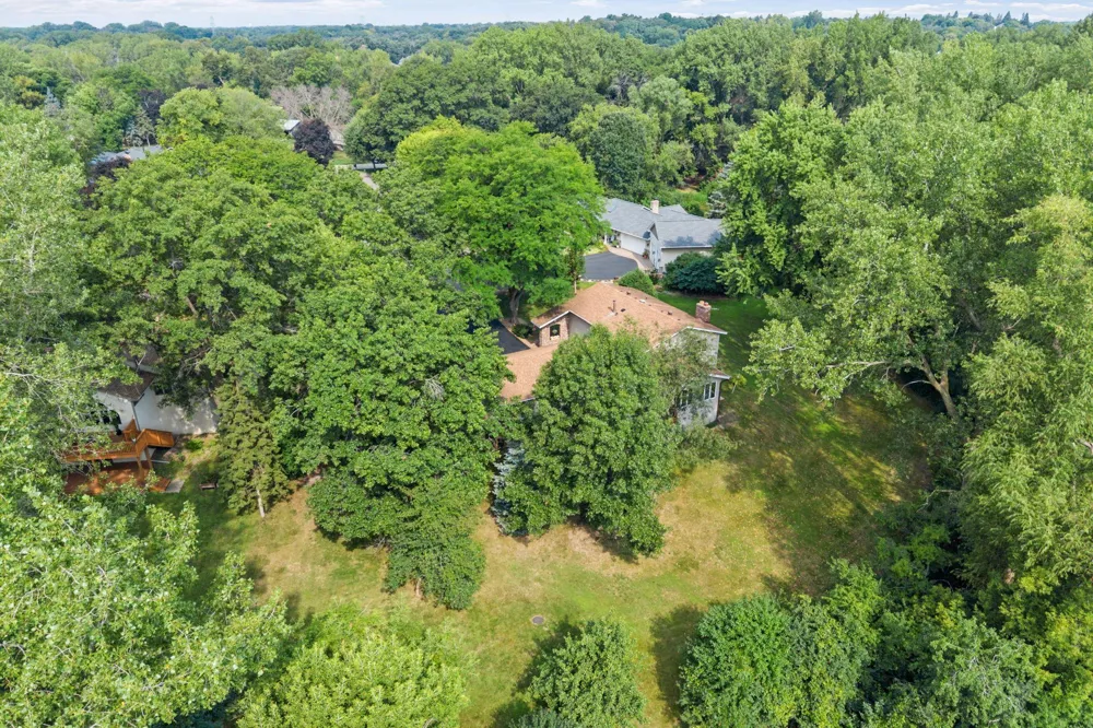 2821 Saddlebrooke Circle Minnetonka, MN 55305