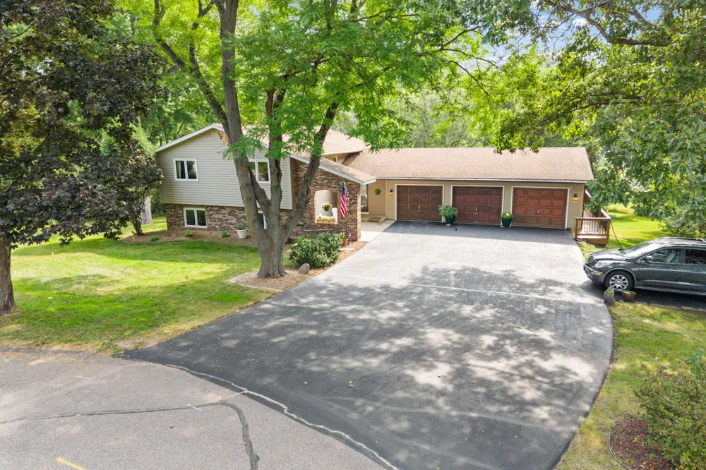 2821 Saddlebrooke Circle Minnetonka, MN 55305
