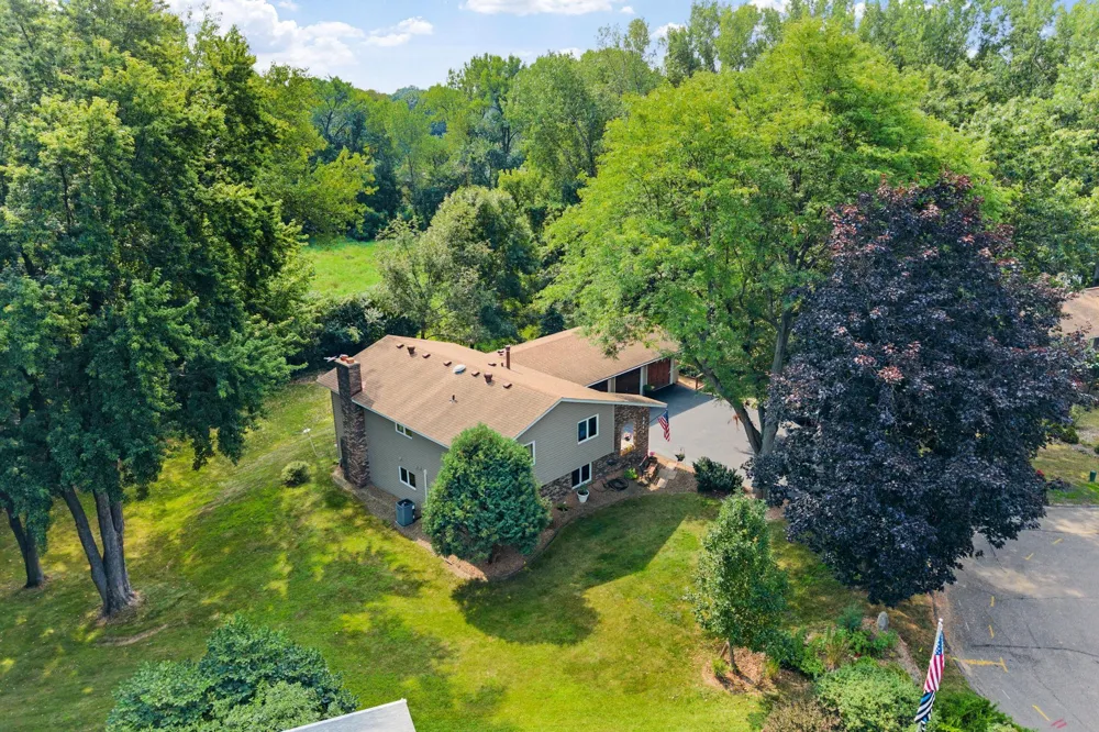 2821 Saddlebrooke Circle Minnetonka, MN 55305