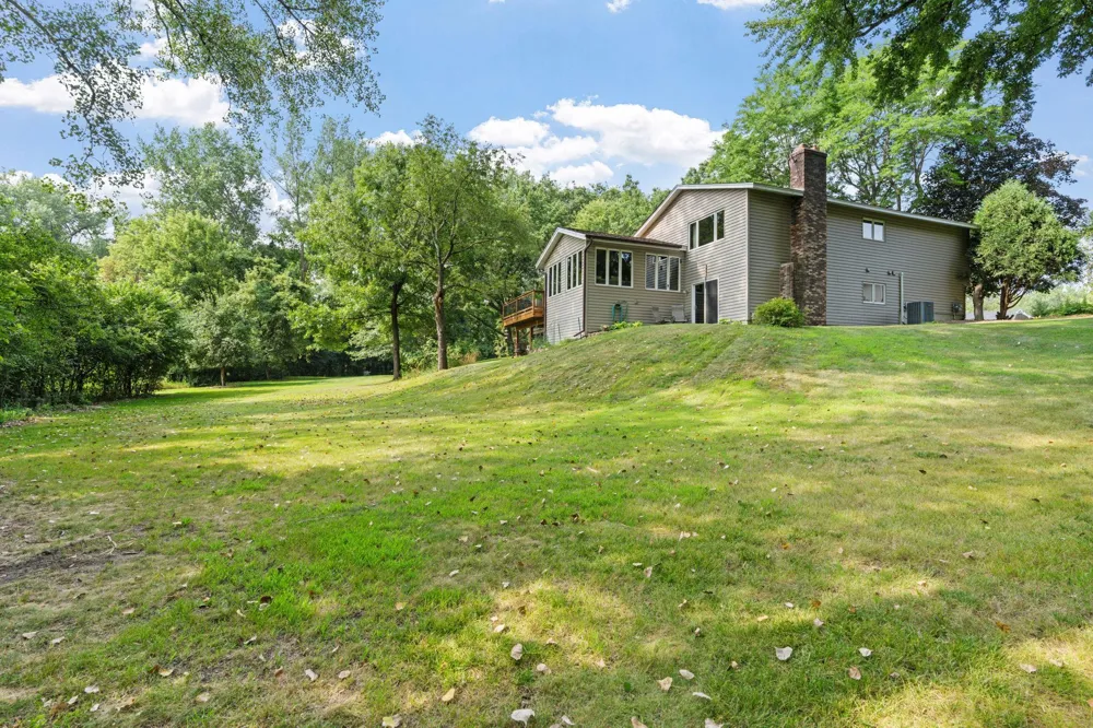 2821 Saddlebrooke Circle Minnetonka, MN 55305