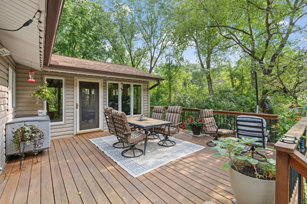 2821 Saddlebrooke Circle Minnetonka, MN 55305