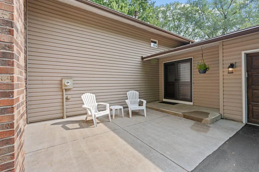 2821 Saddlebrooke Circle Minnetonka, MN 55305