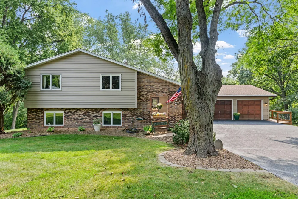 2821 Saddlebrooke Circle Minnetonka, MN 55305