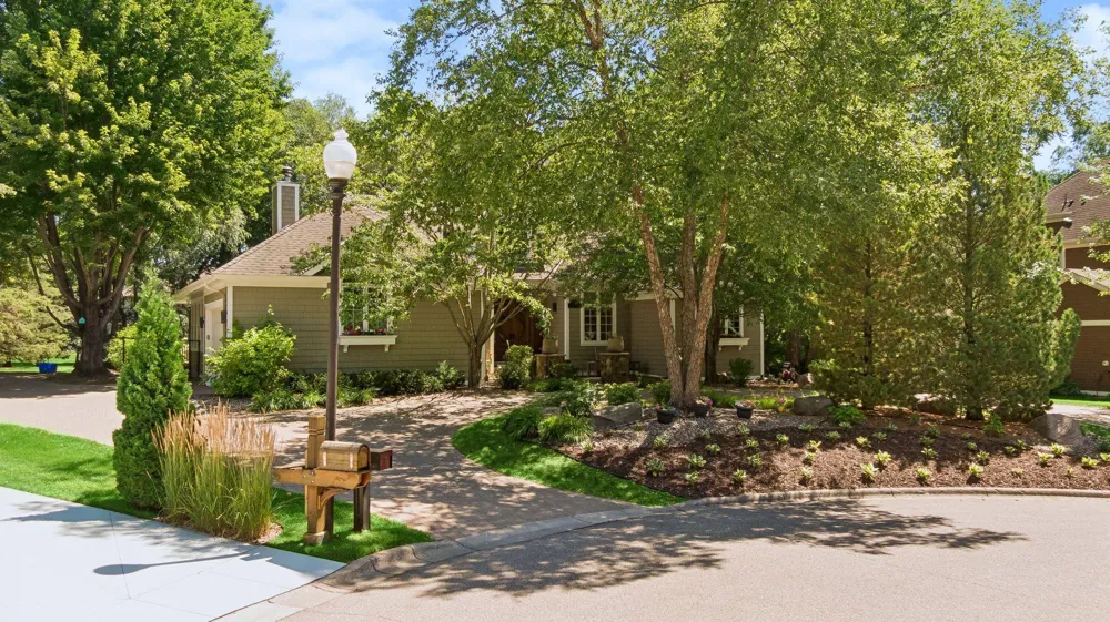 2841 Ella Lane Minnetonka, MN 55305