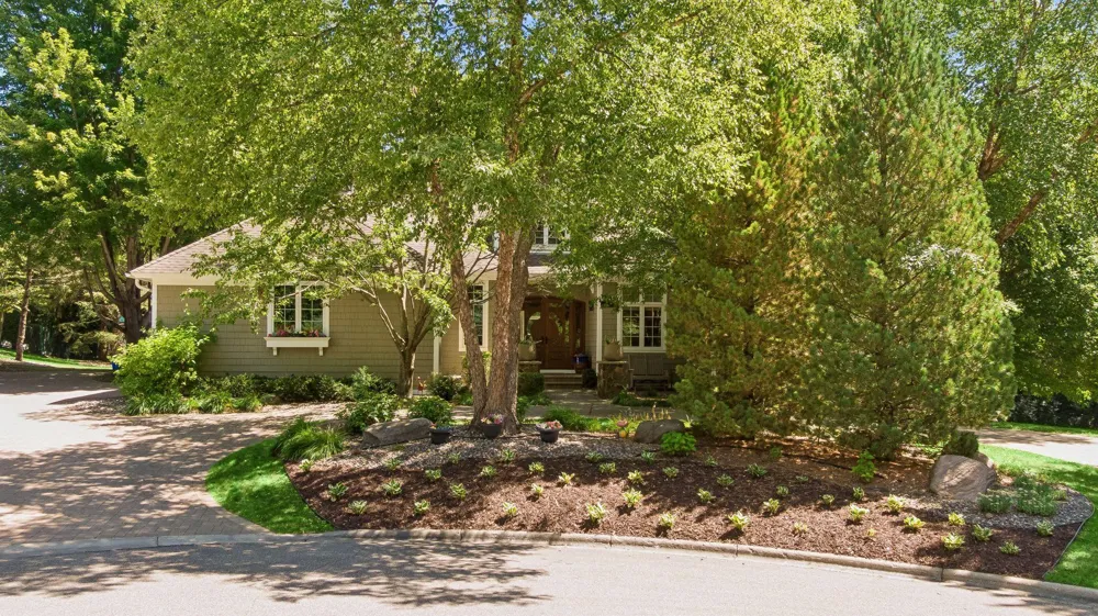 2841 Ella Lane Minnetonka, MN 55305
