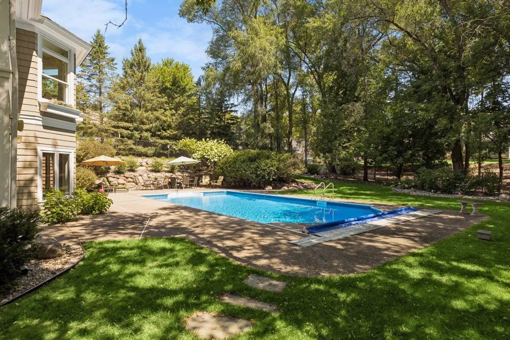 2841 Ella Lane Minnetonka, MN 55305