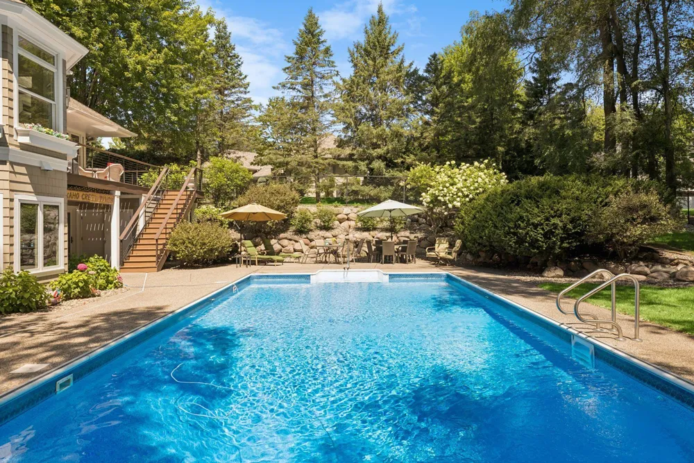 2841 Ella Lane Minnetonka, MN 55305
