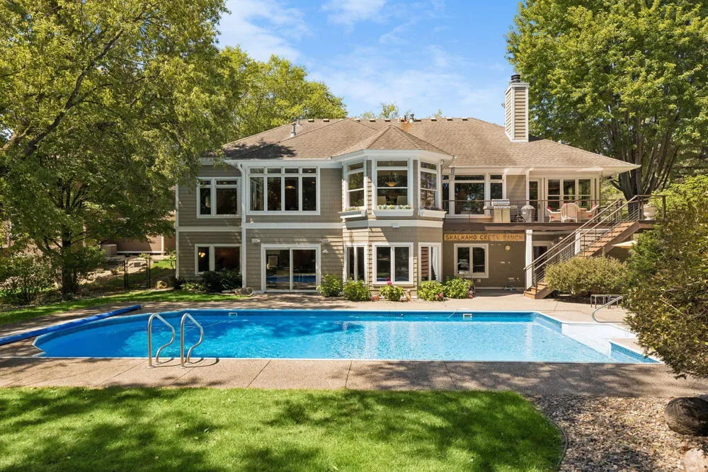 2841 Ella Lane Minnetonka, MN 55305