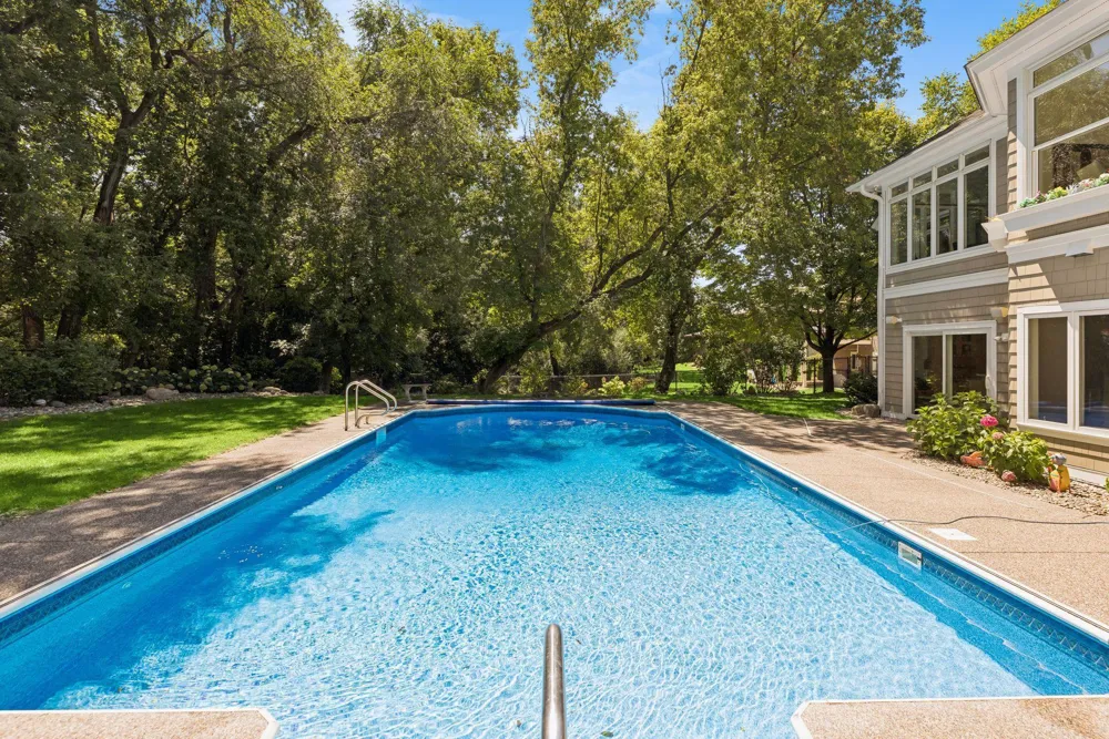 2841 Ella Lane Minnetonka, MN 55305