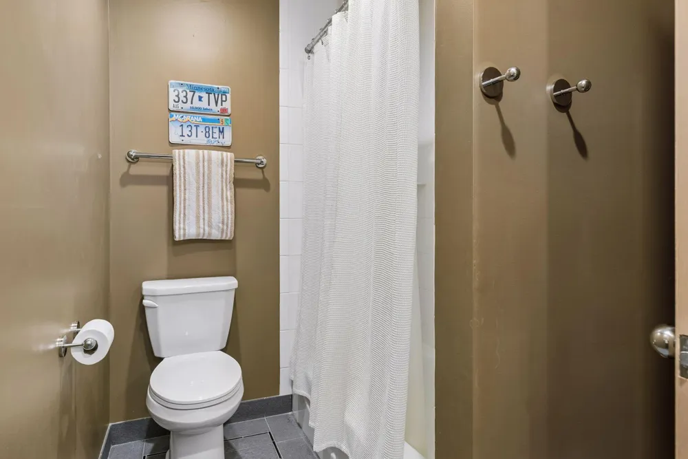 2841 Ella Lane Minnetonka, MN 55305