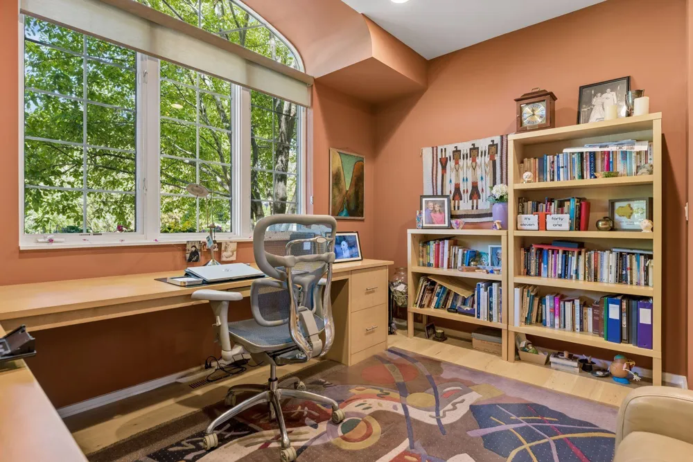 2841 Ella Lane Minnetonka, MN 55305
