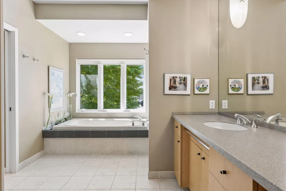 2841 Ella Lane Minnetonka, MN 55305