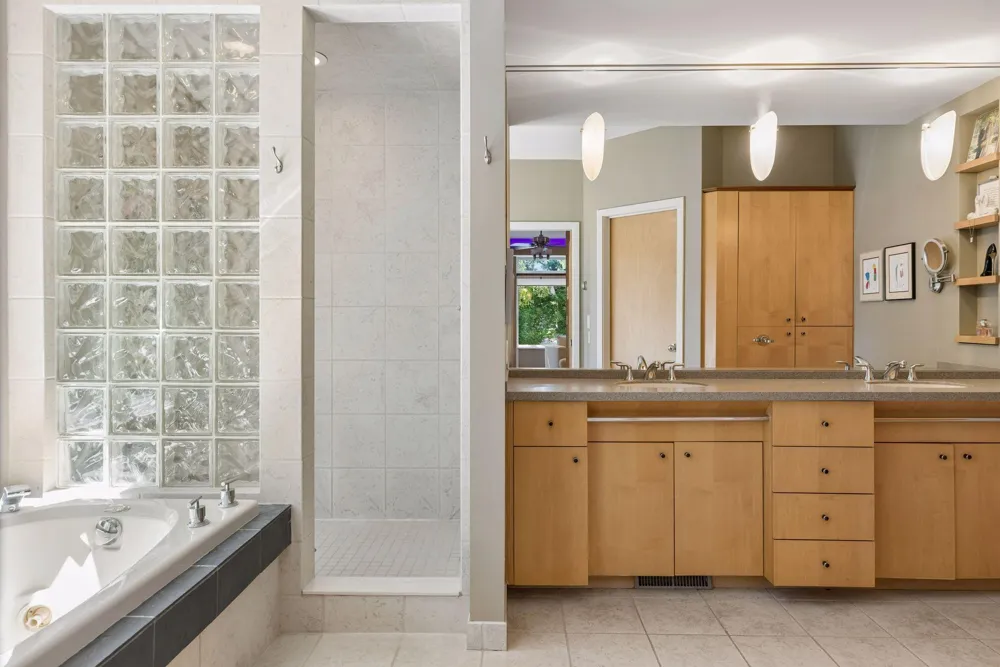 2841 Ella Lane Minnetonka, MN 55305