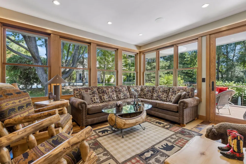 2841 Ella Lane Minnetonka, MN 55305