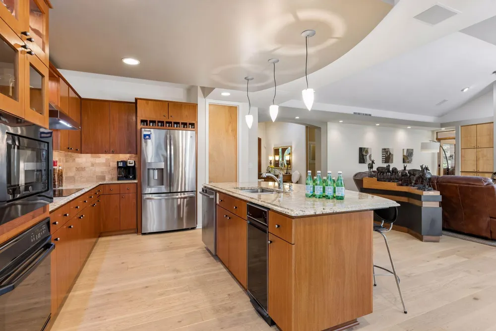 2841 Ella Lane Minnetonka, MN 55305