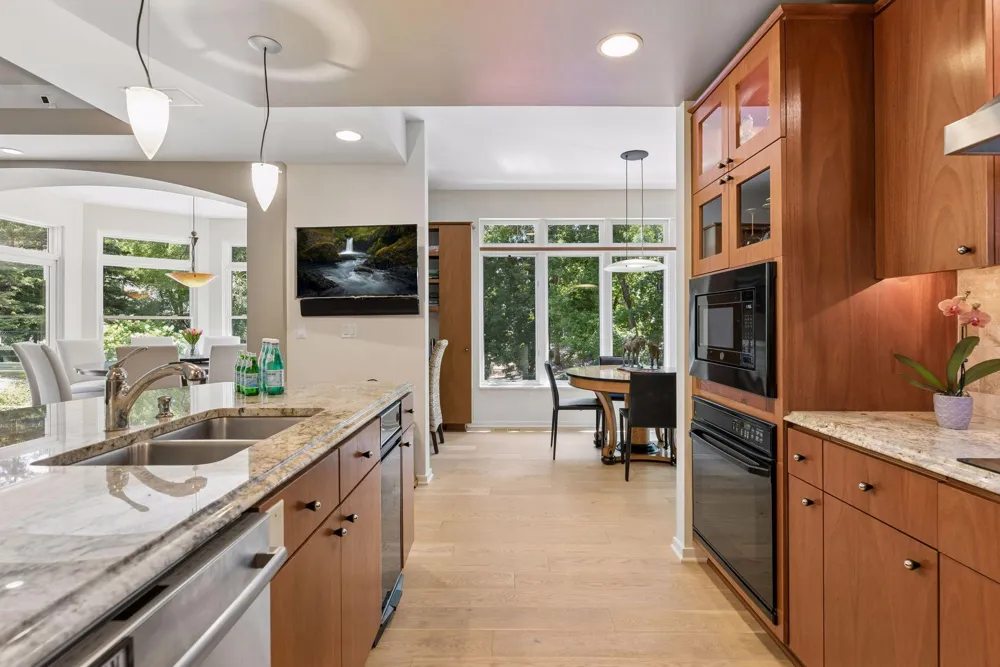 2841 Ella Lane Minnetonka, MN 55305