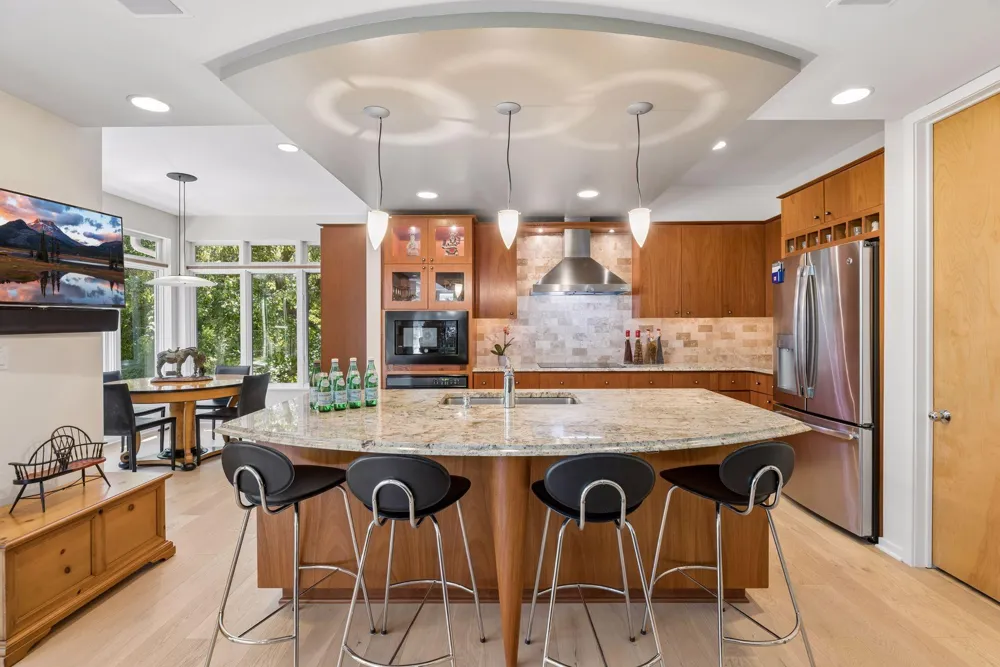 2841 Ella Lane Minnetonka, MN 55305