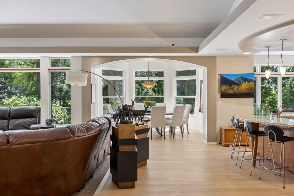 2841 Ella Lane Minnetonka, MN 55305