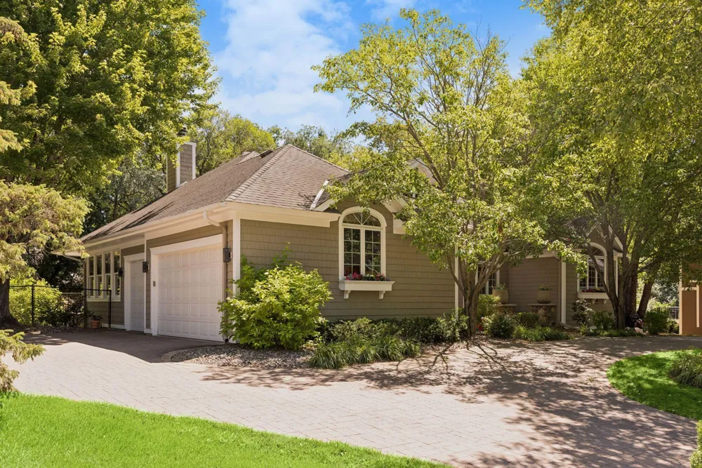 2841 Ella Lane Minnetonka, MN 55305