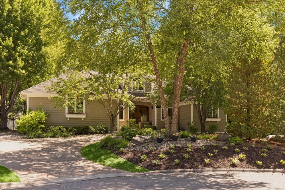 2841 Ella Lane Minnetonka, MN 55305