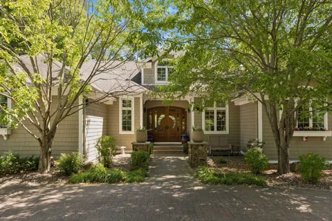 2841 Ella Lane