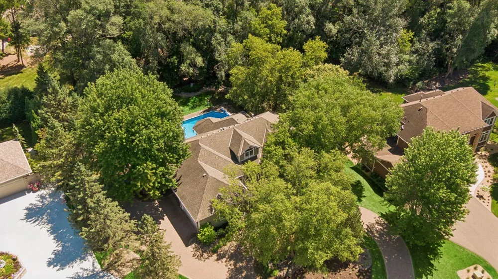 2841 Ella Lane Minnetonka, MN 55305