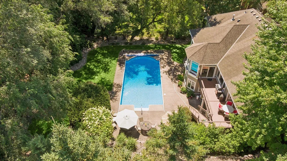 2841 Ella Lane Minnetonka, MN 55305