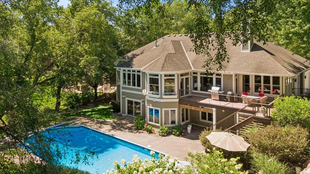 2841 Ella Lane Minnetonka, MN 55305