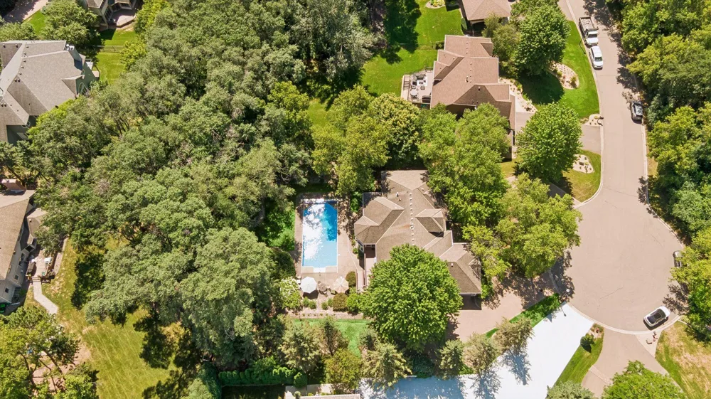 2841 Ella Lane Minnetonka, MN 55305