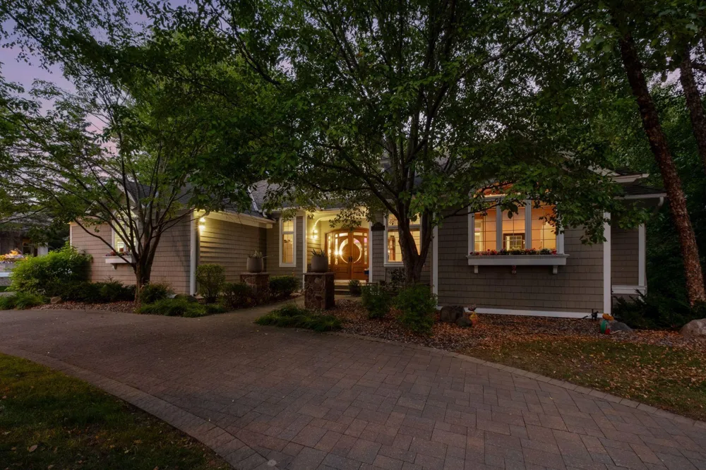2841 Ella Lane Minnetonka, MN 55305