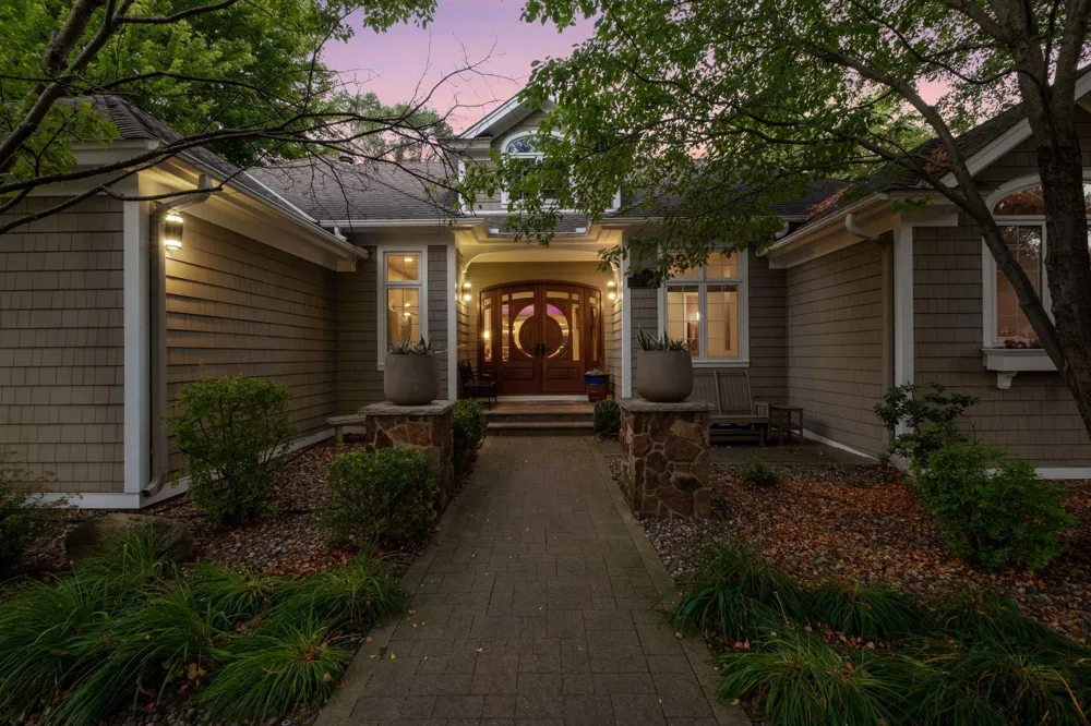 2841 Ella Lane Minnetonka, MN 55305
