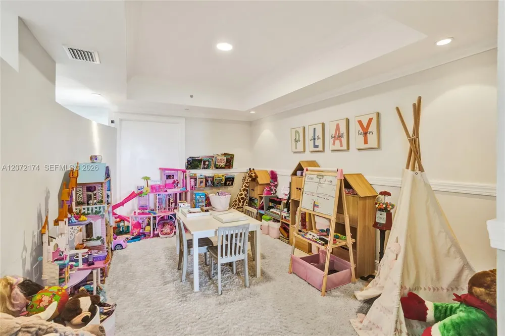 765 Crandon Blvd #603 Key Biscayne, FL 33149