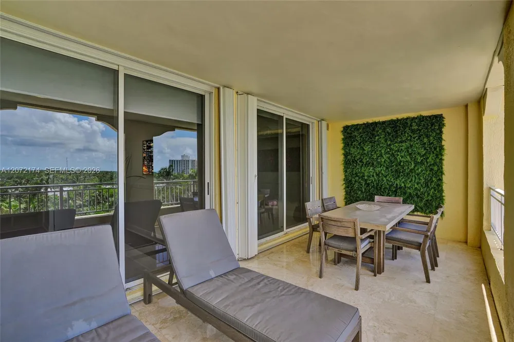 765 Crandon Blvd #603 Key Biscayne, FL 33149