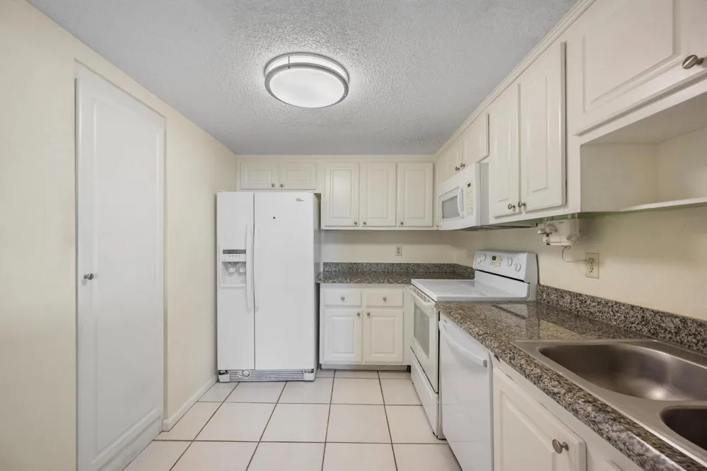 2800 Ocean Drive #A-8B Riviera Beach, FL 33404