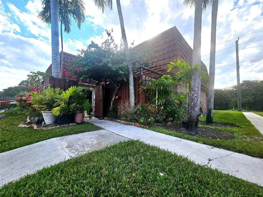 1201 SW 120th Way Davie, FL 33325