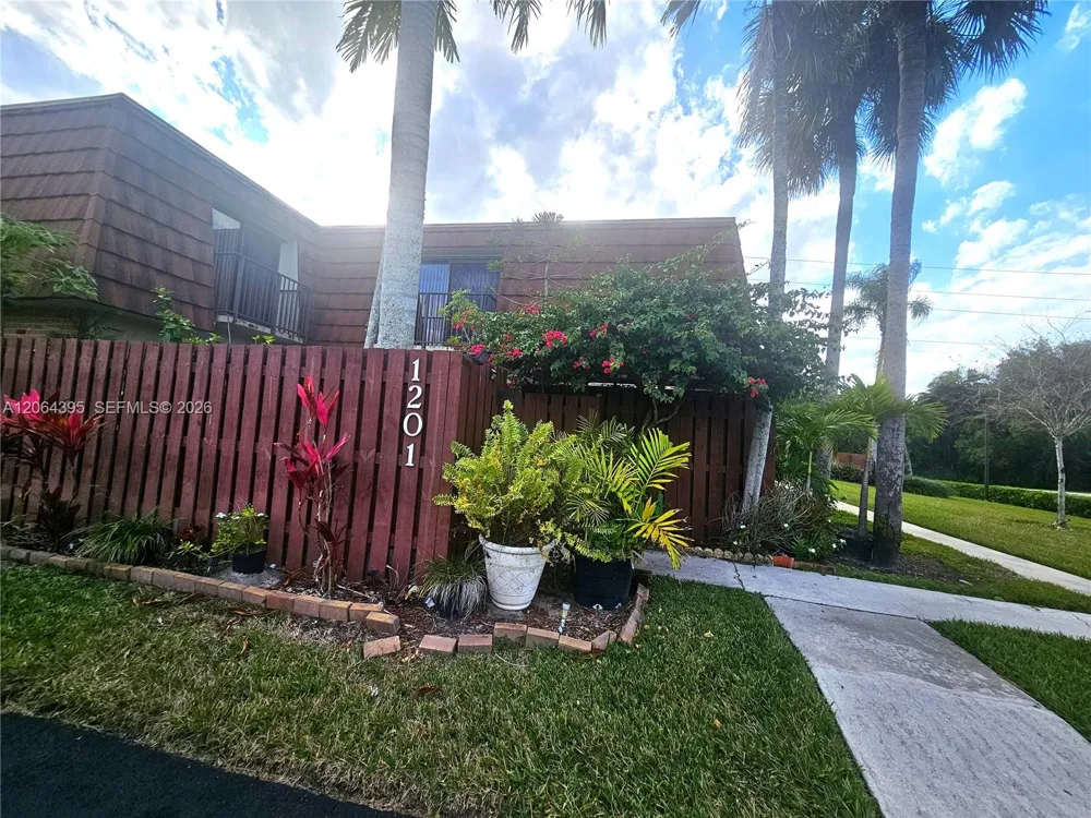 1201 SW 120th Way Davie, FL 33325