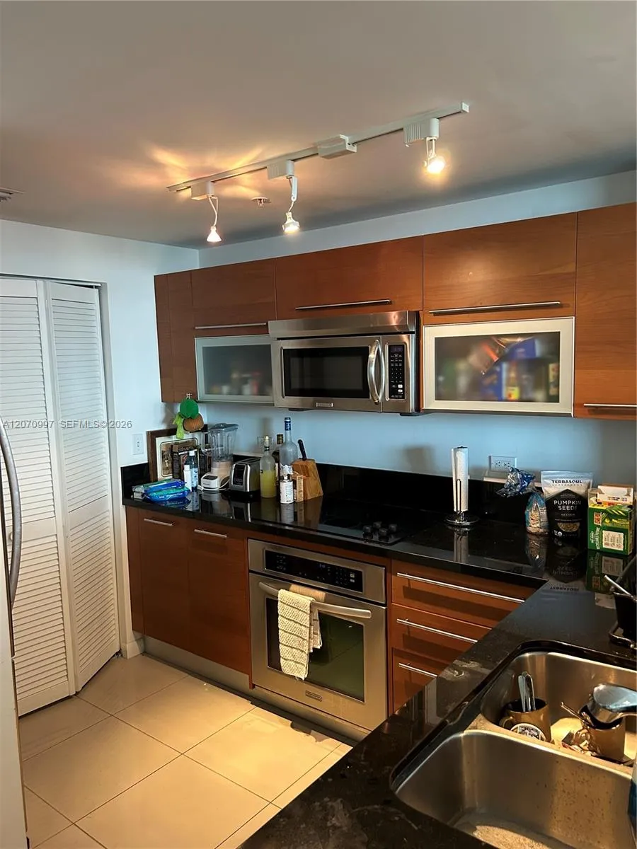 244 Biscayne Blvd #3106 Miami, FL 33132