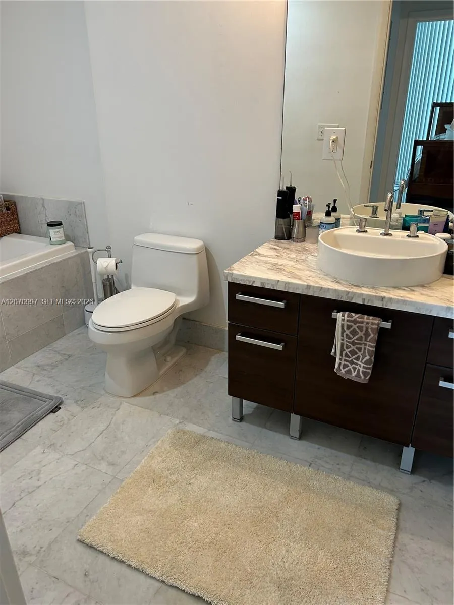 244 Biscayne Blvd #3106 Miami, FL 33132
