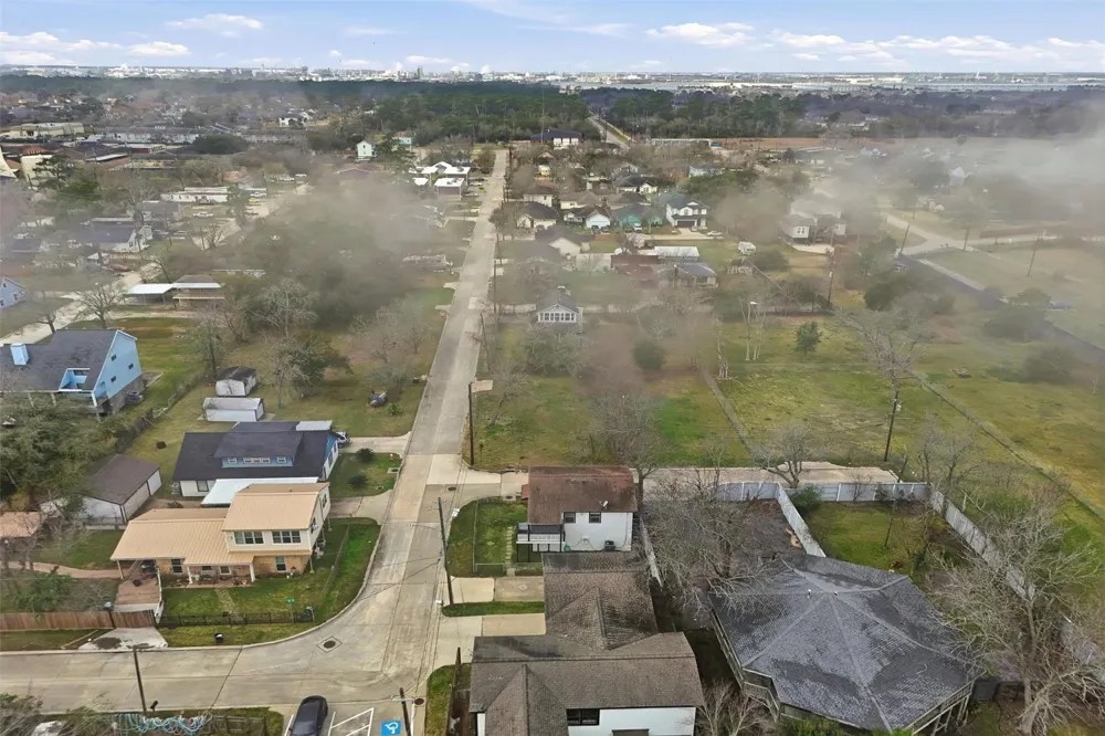 110 W E STREET La Porte, TX 77571