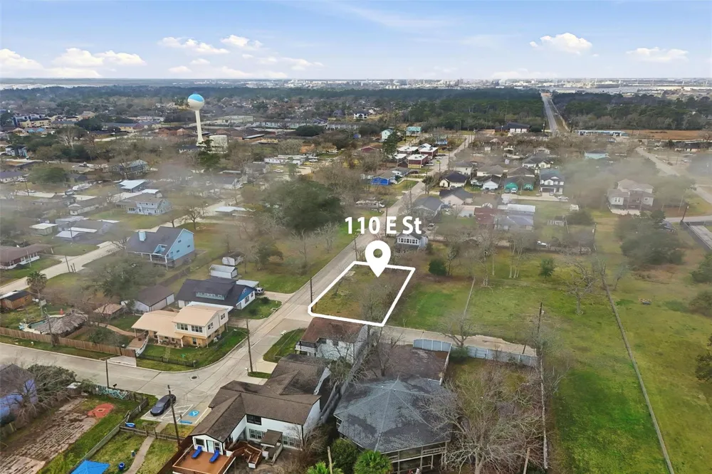 110 W E STREET La Porte, TX 77571