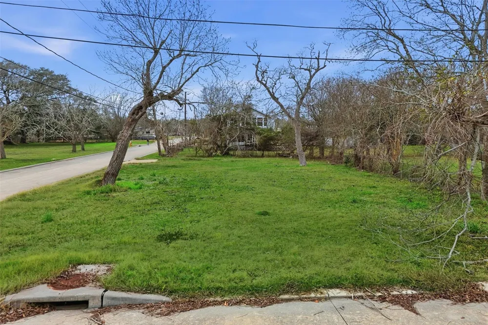 110 W E STREET La Porte, TX 77571