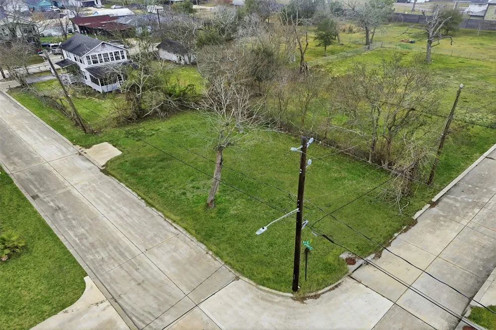 110 W E STREET La Porte, TX 77571