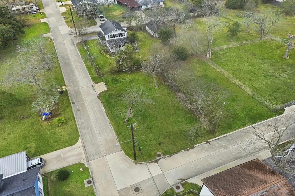 110 W E STREET La Porte, TX 77571
