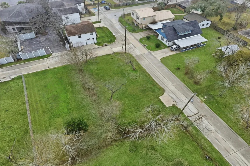 110 W E STREET La Porte, TX 77571