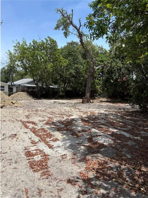 301 NE 58 St