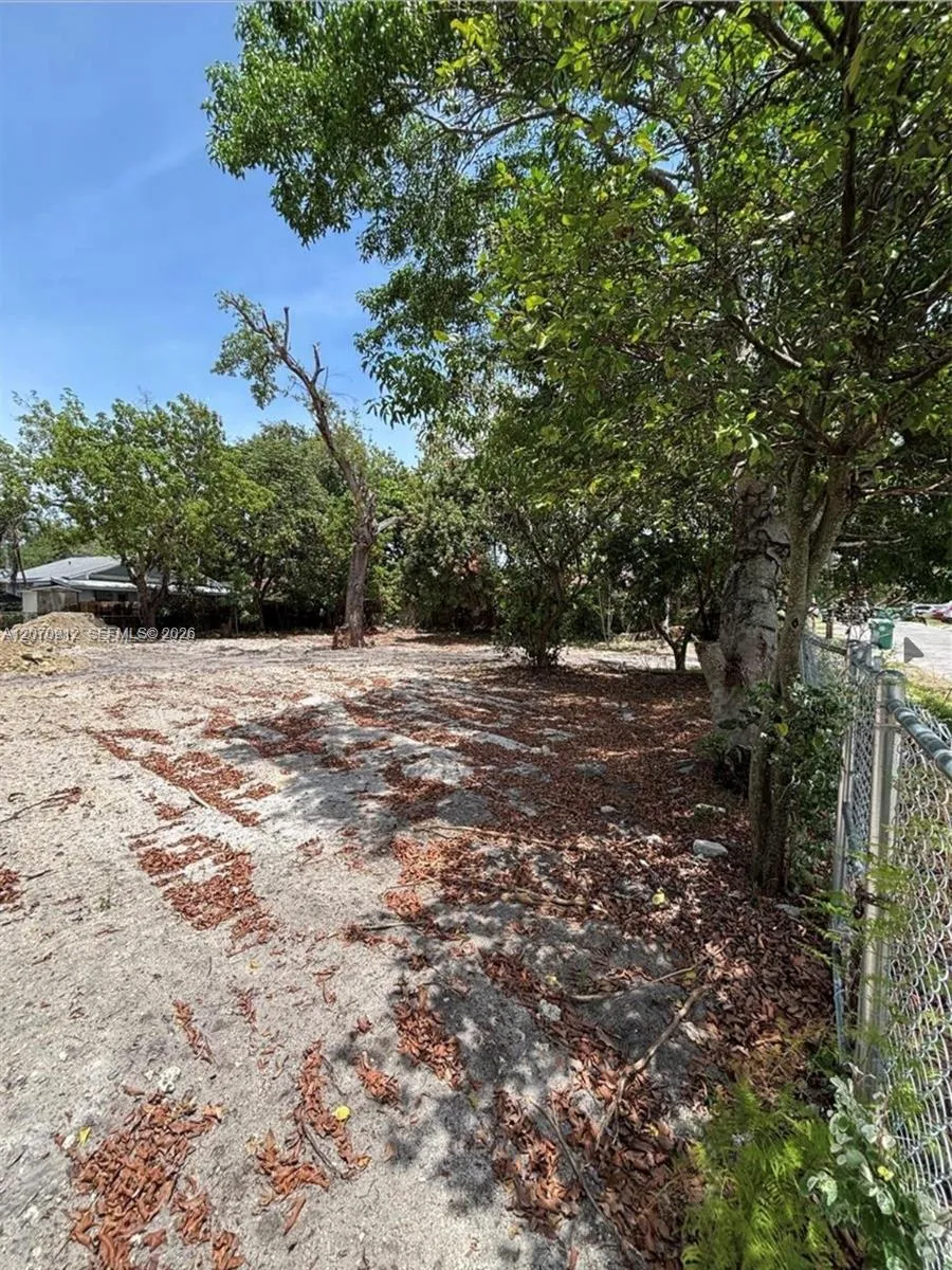 301 NE 58 St Miami, FL 33137